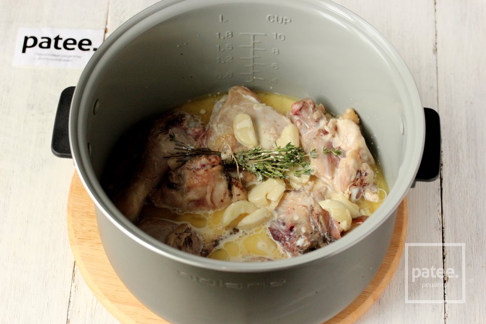 Курица в сливочно-чесночном соусе в мультиварке - Шаг 7