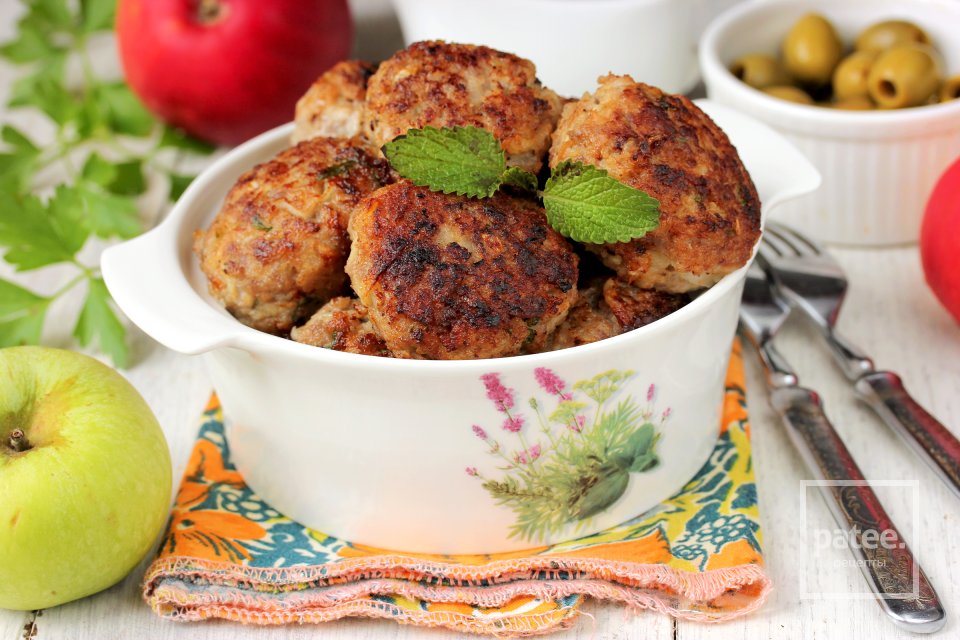 Котлеты по-гречески (кефтедес) - Шаг 14