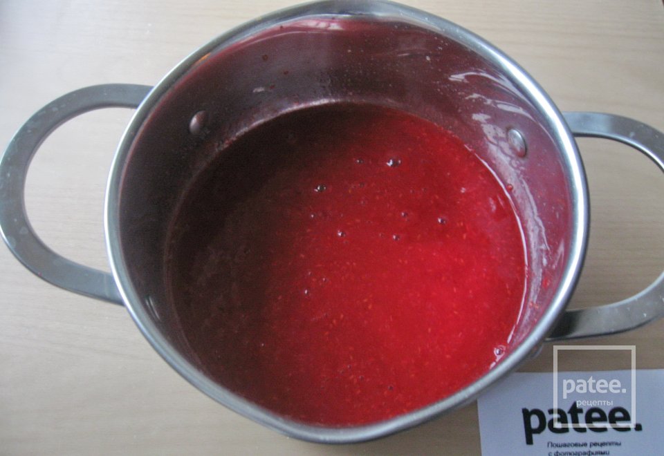 Дрожжевые оладьи с малиновым соусом - Шаг 7