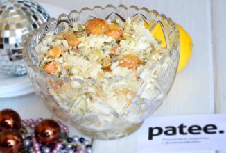 Салат с куриной грудкой и курагой