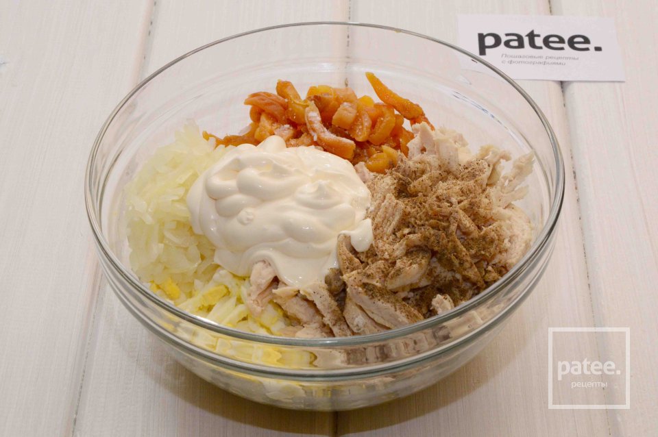 Салат с куриной грудкой и курагой - Шаг 10