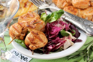 Куриные шашлычки на шпажках из розмарина