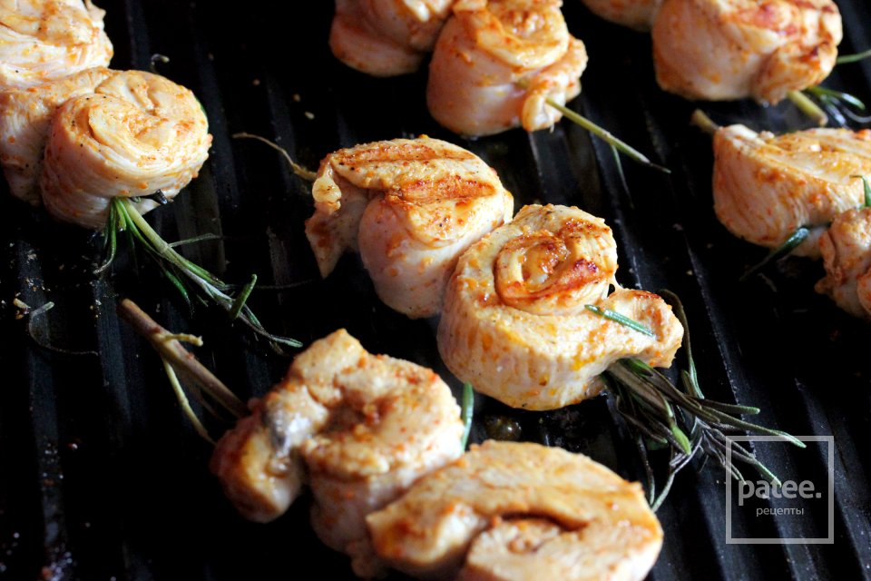 Куриные шашлычки на шпажках из розмарина - Шаг 7