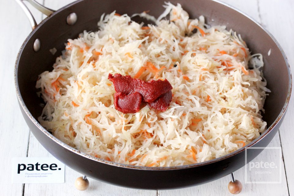 Жареные пирожки с квашеной капустой - Шаг 3