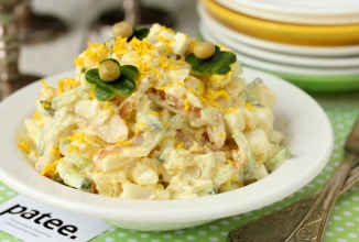 Салат с копчёным кальмаром и огурцом