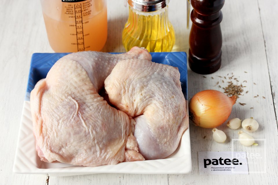 Курица, тушеная в капустном рассоле - Шаг 1