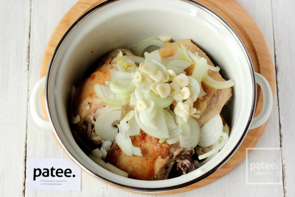 Курица, тушеная в капустном рассоле - Шаг 6