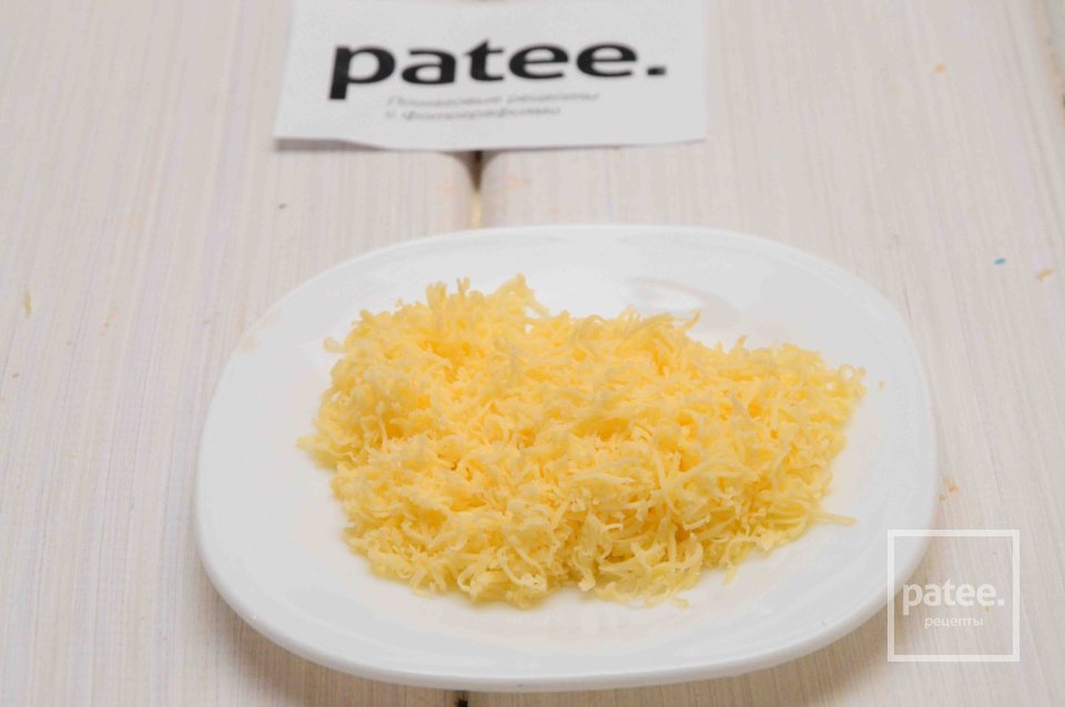 Пицца с салями и зеленью - Шаг 7