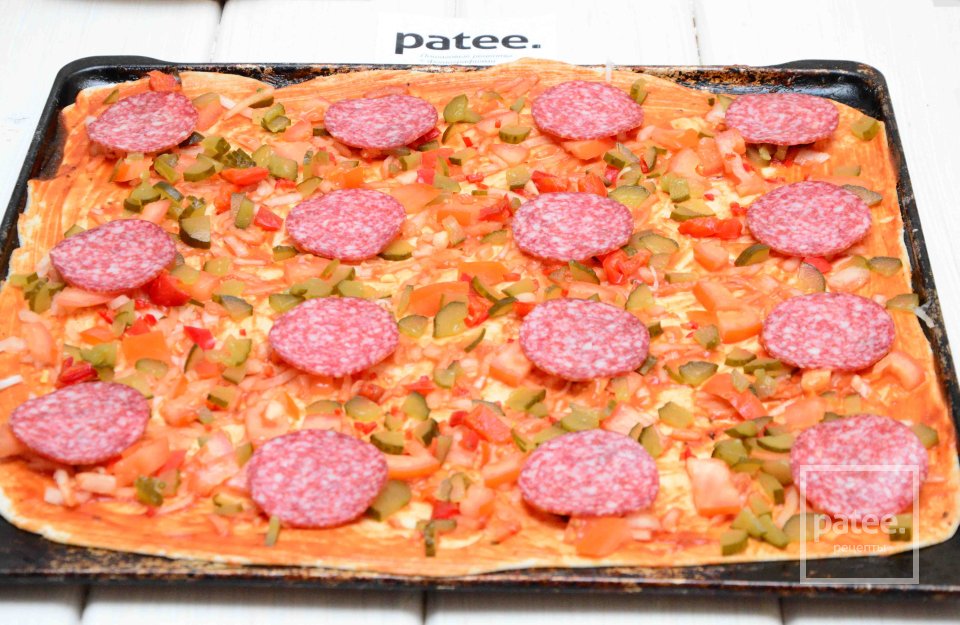 Пицца с салями и зеленью - Шаг 11