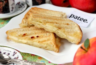 Сэндвич с сыром бри и яблоком