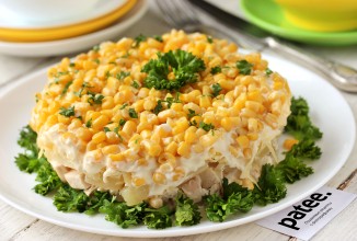 Салат с курицей и ананасами