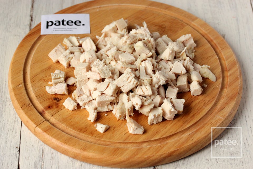 Салат с курицей и ананасами - Шаг 3