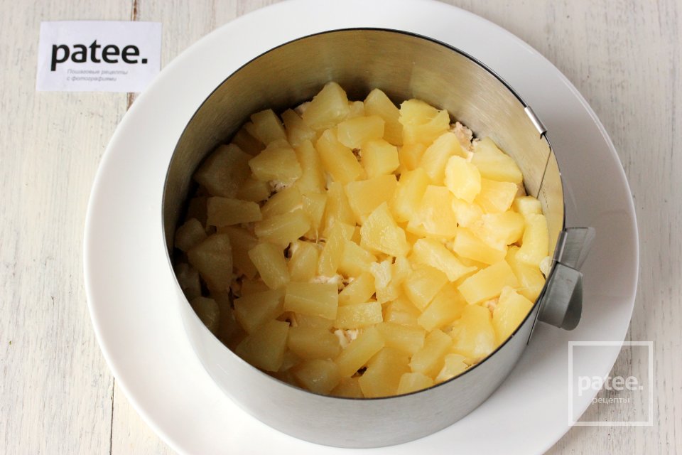 Салат с курицей и ананасами - Шаг 7