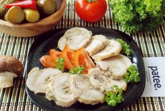 Рулет из курицы с сыром и грибами