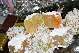 Рахат-лукум с фисташками и цукатами с сиропом из дюшеса