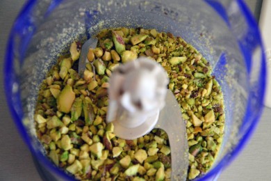 Рахат-лукум с фисташками и цукатами с сиропом из дюшеса - приготовление