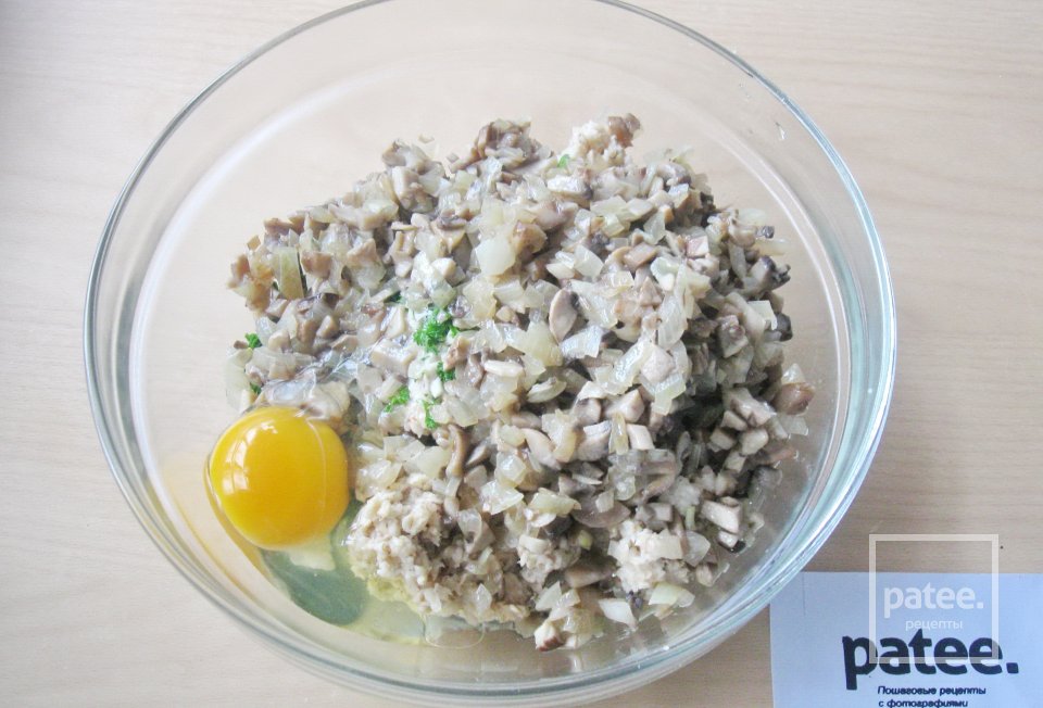 Котлеты из овсяных хлопьев с грибами - Шаг 10