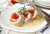 Вареный рулет из куриной грудки