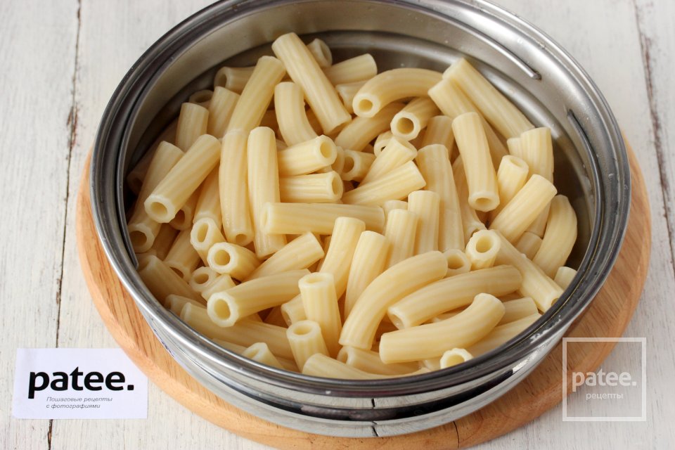 Макароны с фаршем и омлетом в мультиварке - Шаг 4