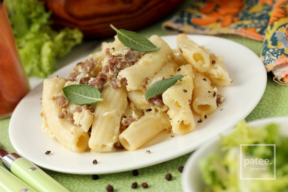 Макароны с фаршем и омлетом в мультиварке - Шаг 9