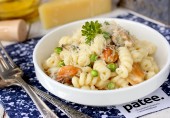 Паста с мидиями, горошком и сыром филадельфия