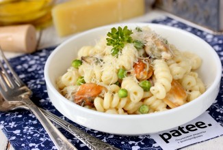 Паста с мидиями, горошком и сыром филадельфия