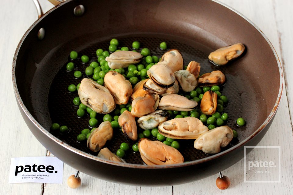 Паста с мидиями, горошком и сыром филадельфия - Шаг 4