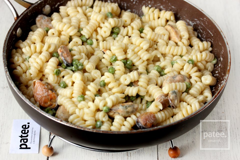 Паста с мидиями, горошком и сыром филадельфия - Шаг 9