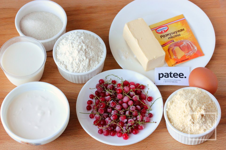 Кукурузные кексы с красной смородиной - Шаг 1