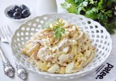 Салат  с кальмарами и отварной индейкой