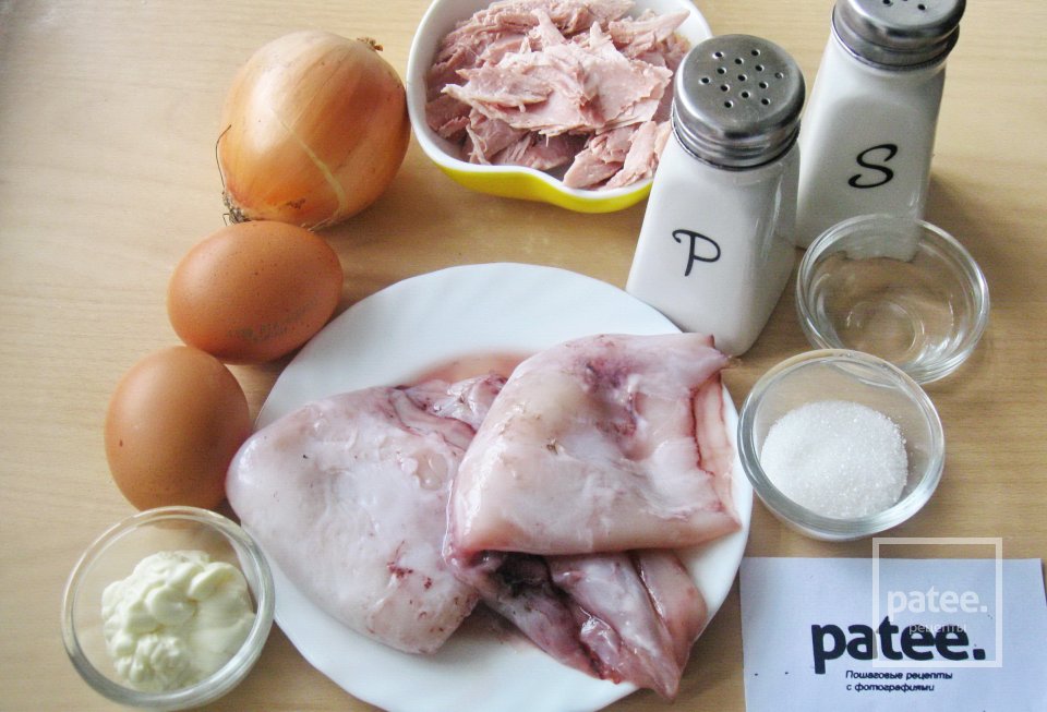 Салат  с кальмарами и отварной индейкой - Шаг 1