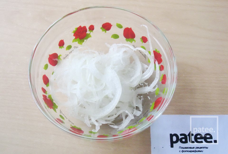 Салат  с кальмарами и отварной индейкой - Шаг 2