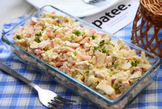 Салат с морепродуктами и пекинской капустой