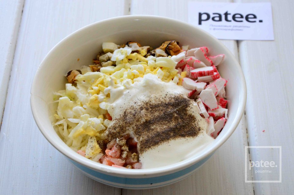 Салат с морепродуктами и пекинской капустой - Шаг 10