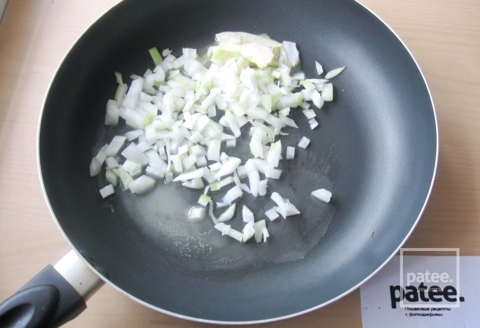 Куриная печень с грибами в сметане - Шаг 4