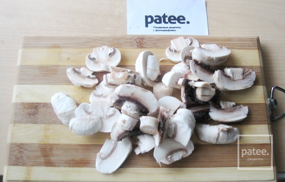 Куриная печень с грибами в сметане - Шаг 5