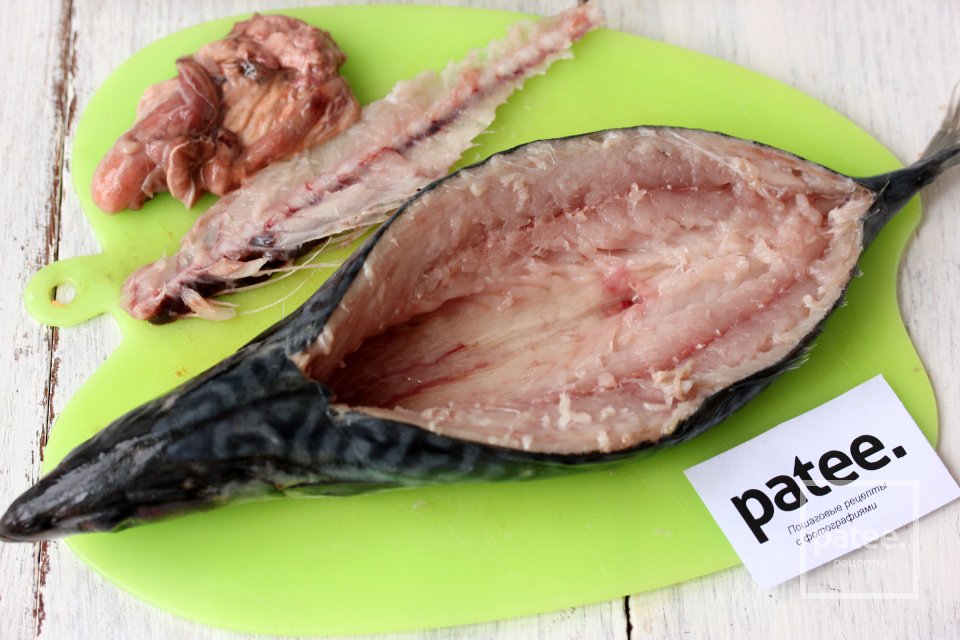 Скумбрия, фаршированная сыром и помидорами - Шаг 4