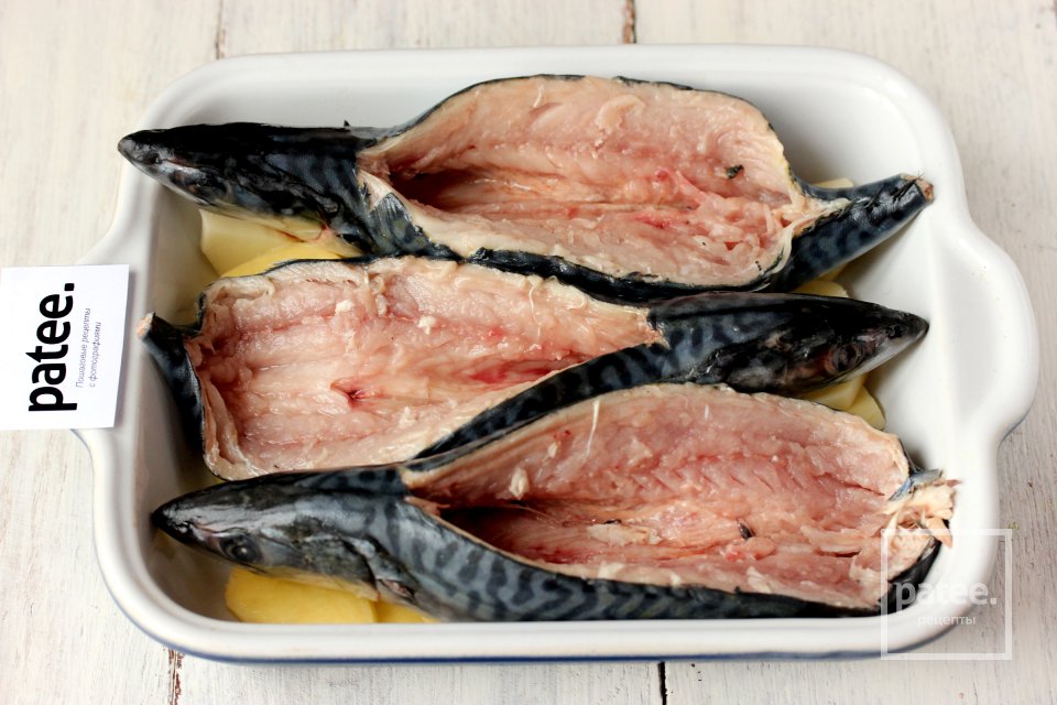 Скумбрия, фаршированная сыром и помидорами - Шаг 11