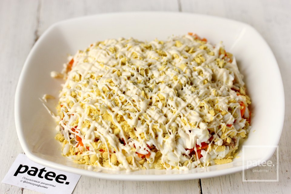 Слоёный салат с консервированной рыбой и орехами - Шаг 12