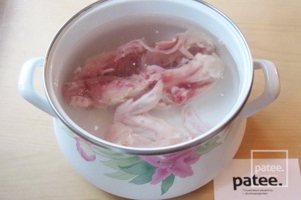 Суп с рисовой лапшой, вешенками и шпинатом - Шаг 2