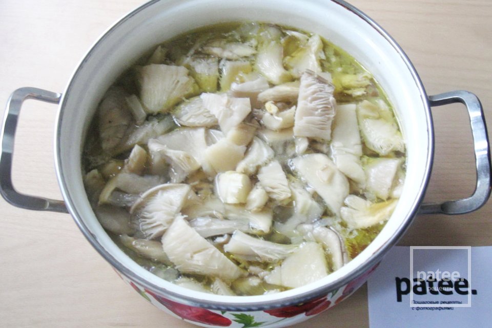 Суп с рисовой лапшой, вешенками и шпинатом - Шаг 12