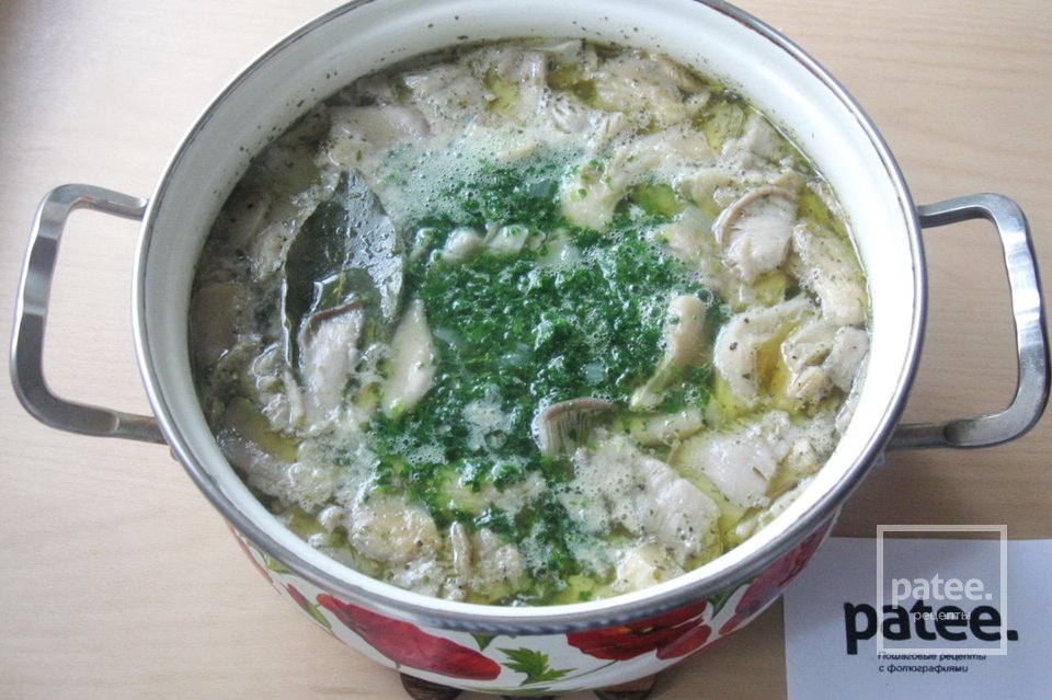 Суп с рисовой лапшой, вешенками и шпинатом - Шаг 13