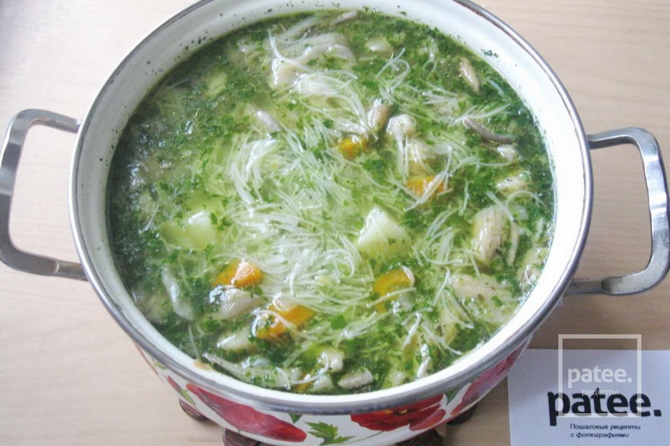 Суп с рисовой лапшой, вешенками и шпинатом - Шаг 15