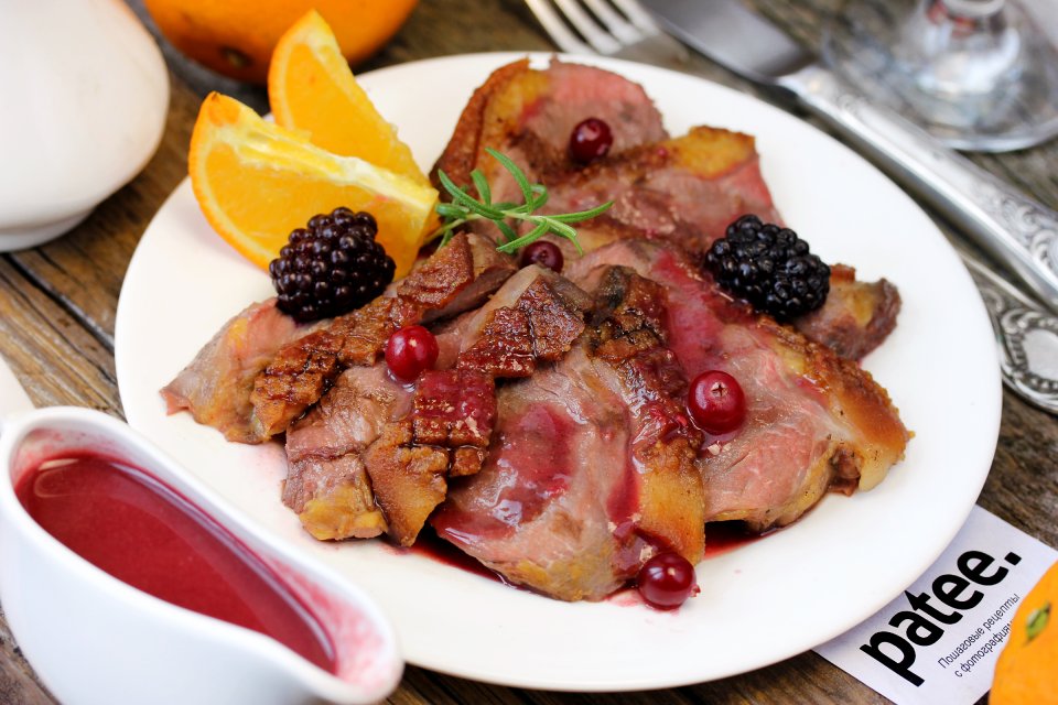 Рецепт приготовления утиных грудок с соусом из ягод: мастер-класс