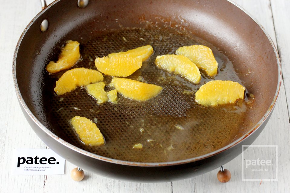 Утиная грудка под апельсиново-ягодным соусом - Шаг 7