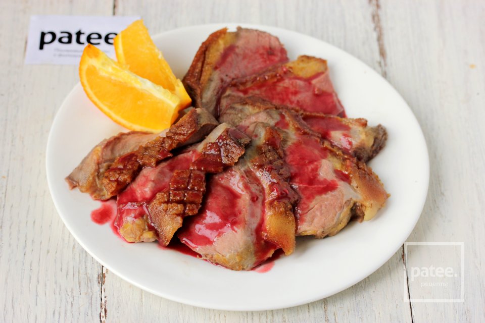 Утиная грудка под апельсиново-ягодным соусом - Шаг 16