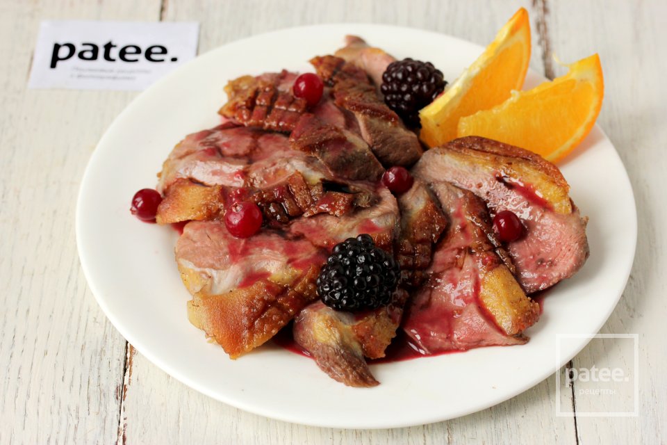 Утиная грудка под апельсиново-ягодным соусом - Шаг 18