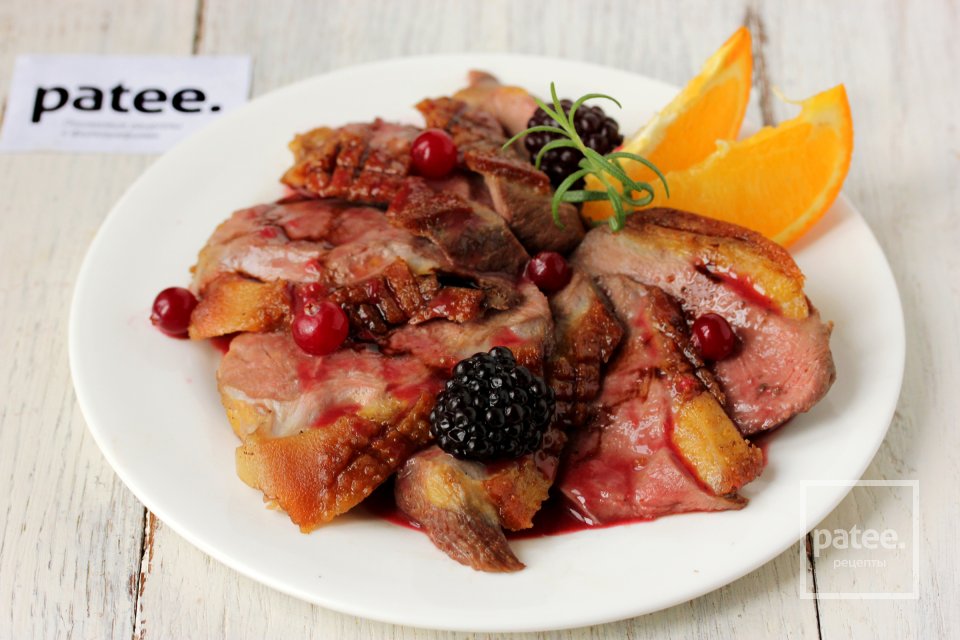 Утиная грудка под апельсиново-ягодным соусом - Шаг 19