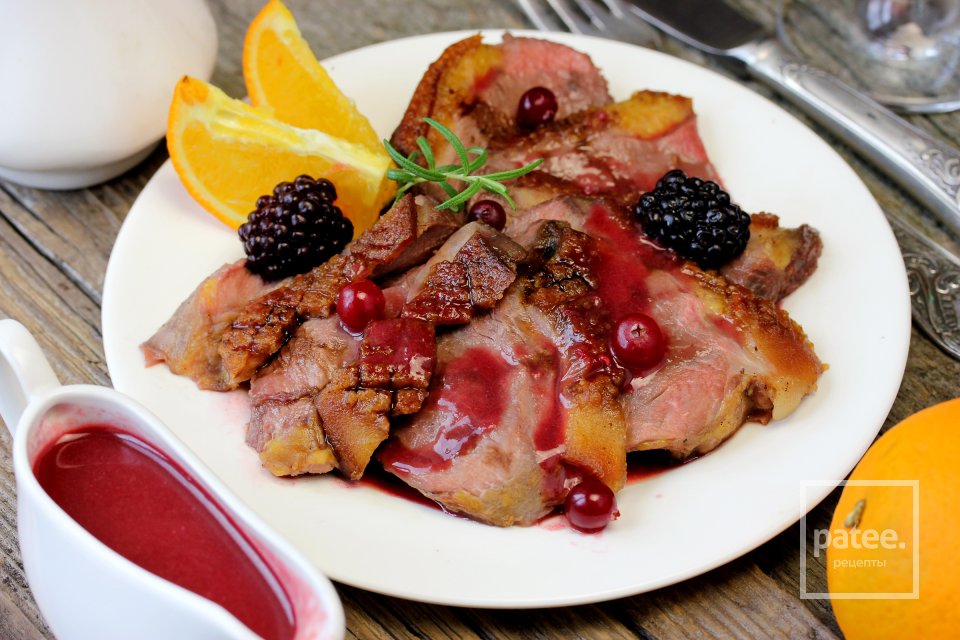 Утиная грудка под апельсиново-ягодным соусом - Шаг 20