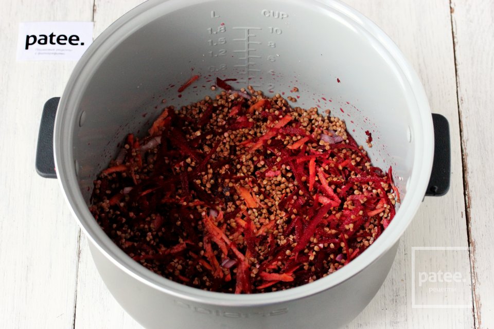 Гречка со свёклой и морковью в мультиварке - Шаг 5